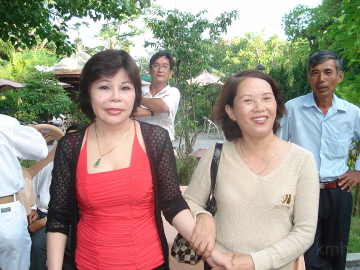 Mai Huong voi Thay Co Quan Thay Sinh_DSC02698.jpg
